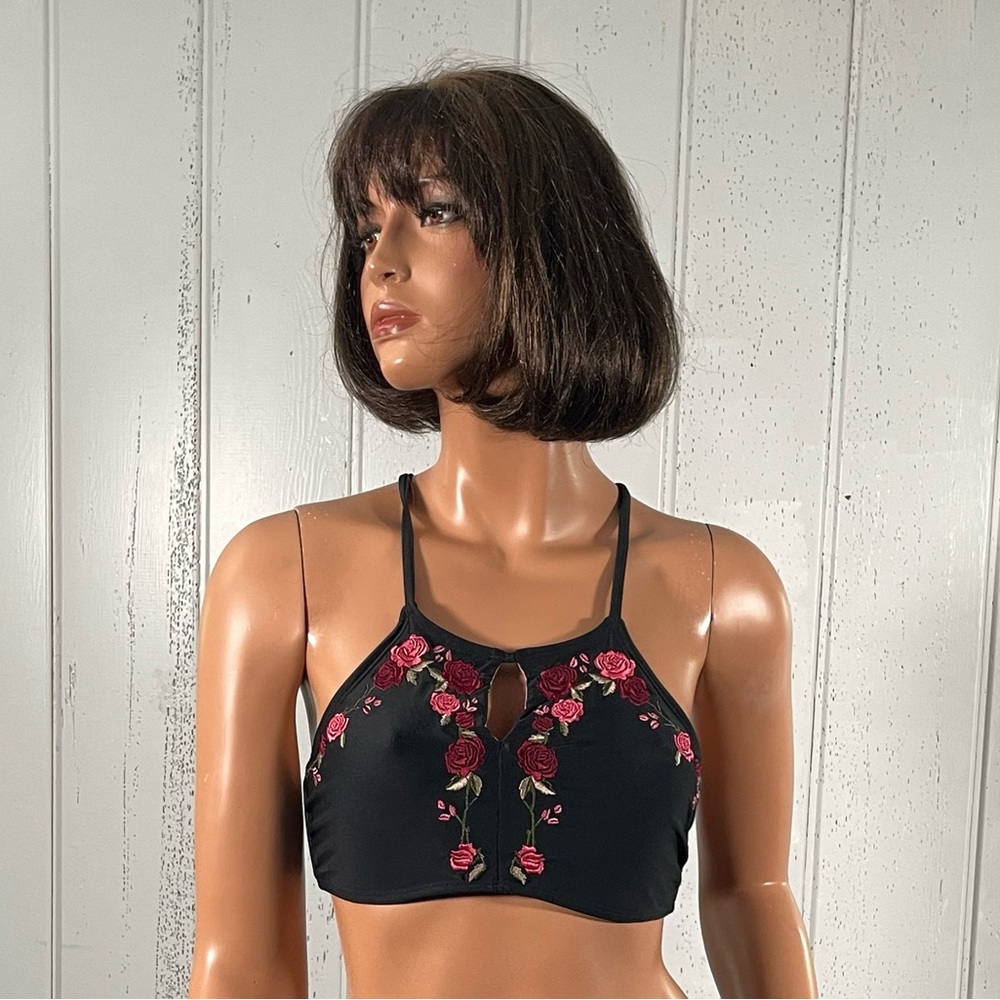 **Xhilaration  Women's Floral Embroidered Bikini Top Sz M